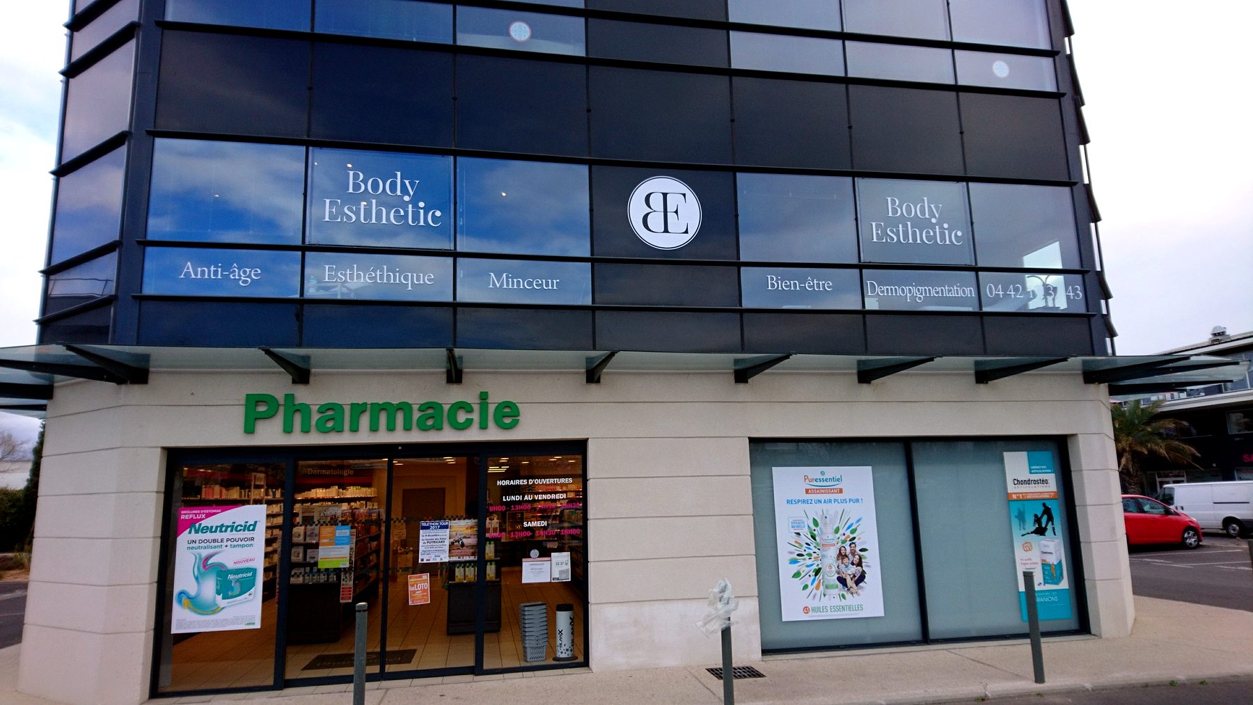 Adhésif vitrine — 160_enseigne-croix-pharmacie-led