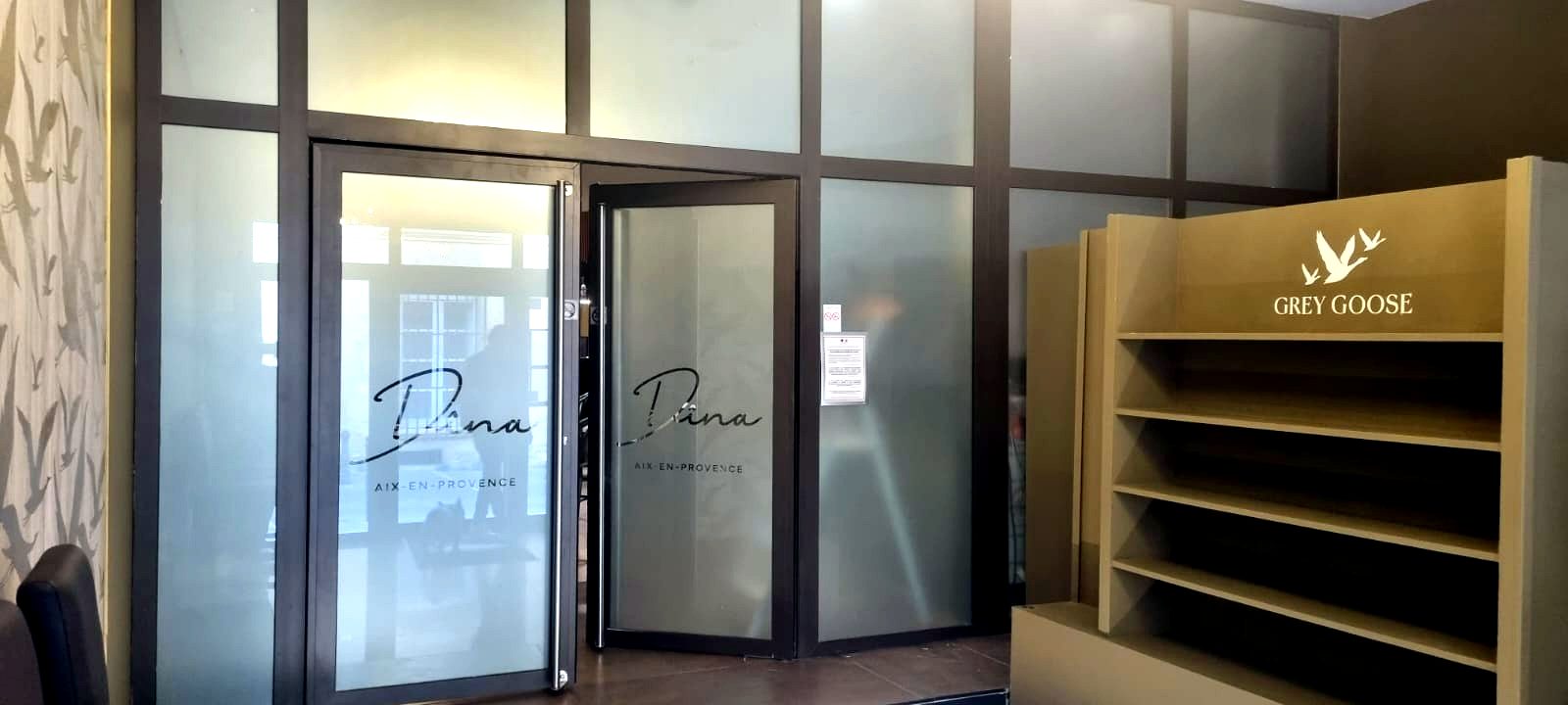 Adhésif vitrine