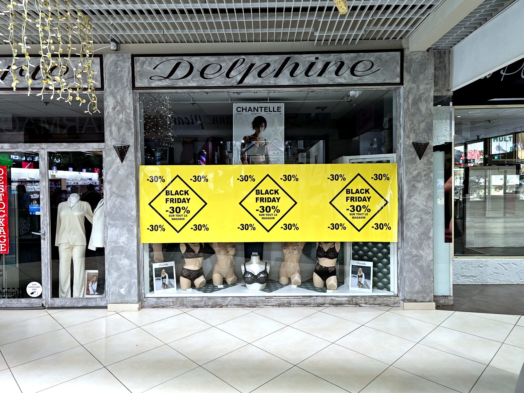 Adhésif vitrine