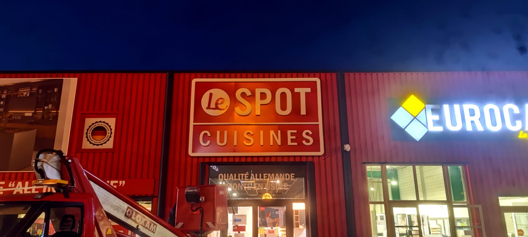 Enseigne lumineuse — 022_enseigne-lumineuse-spot-cuisines-euroc