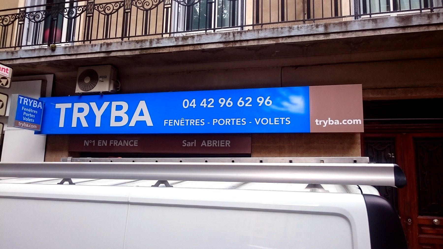 Enseigne lumineuse — 064_enseigne-tryba-v2