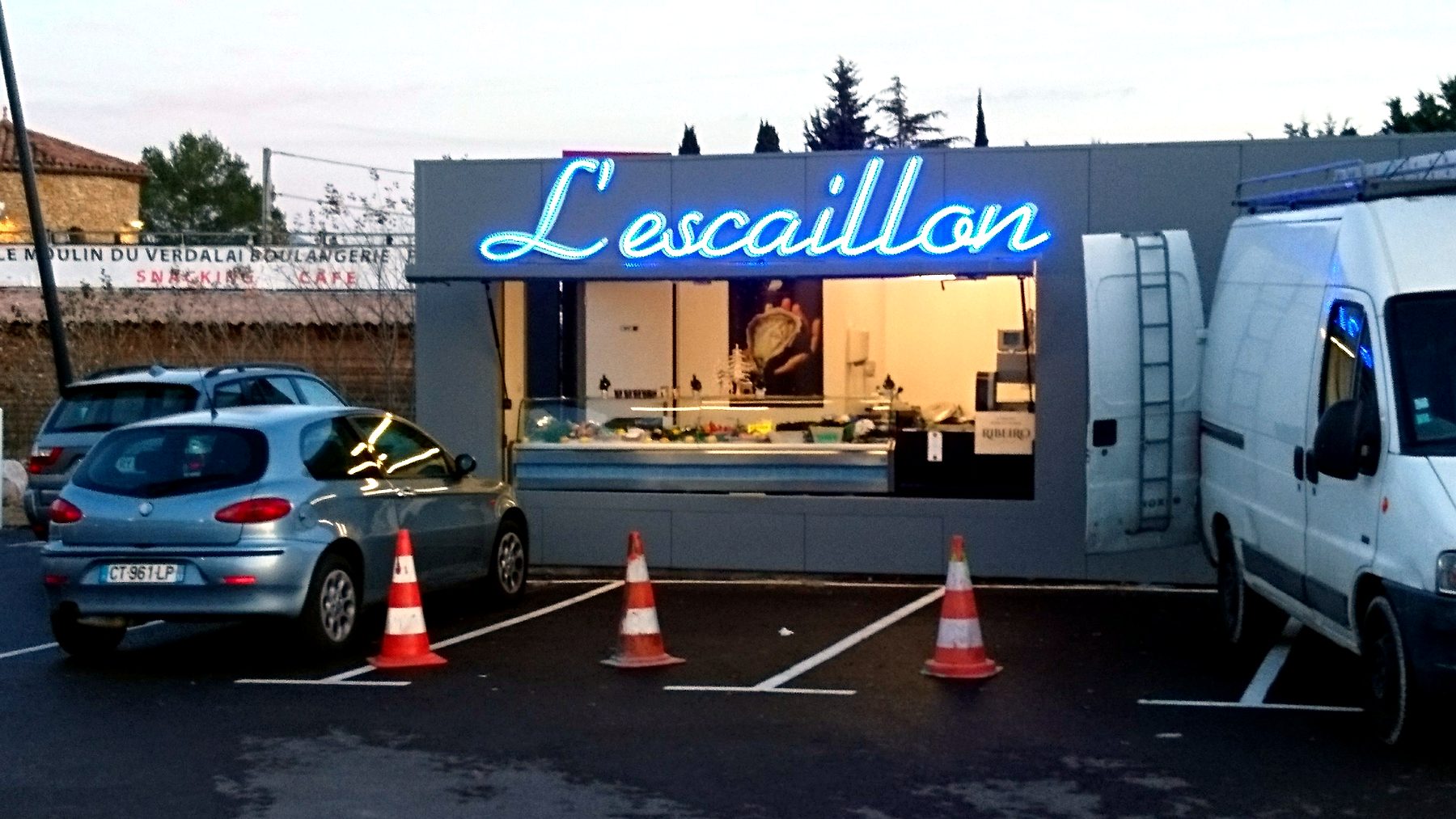Enseigne lumineuse — 161_bache-sur-camion-lescaillon