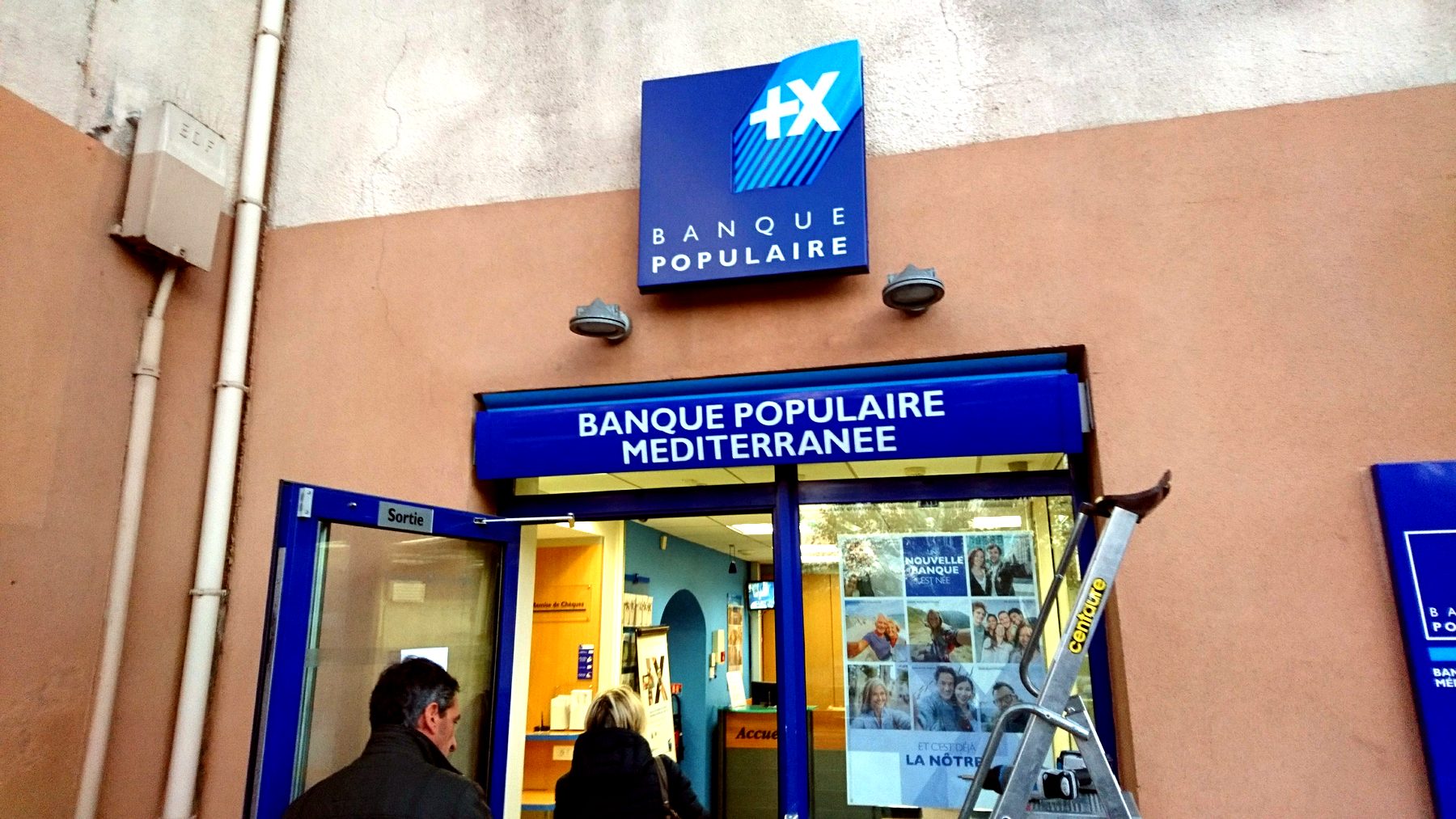 Pose chantier — 140_enseigne-banque-populaire-mediterranee